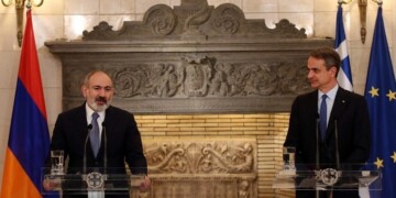 Σε διαδικασία επαναπροσέγγισης με την Αρμενία, αφού όμως δρομολογήθηκε η απώλεια του Ναγκόρνο Καραμπάχ, βρίσκεται η Ελλάδα, όπως προκύπτει από τη συνάντηση του Κυριάκου Μητσοτάκη με τον Αρμένιο πρωθυπουργό Νικόλ Πασινάν.