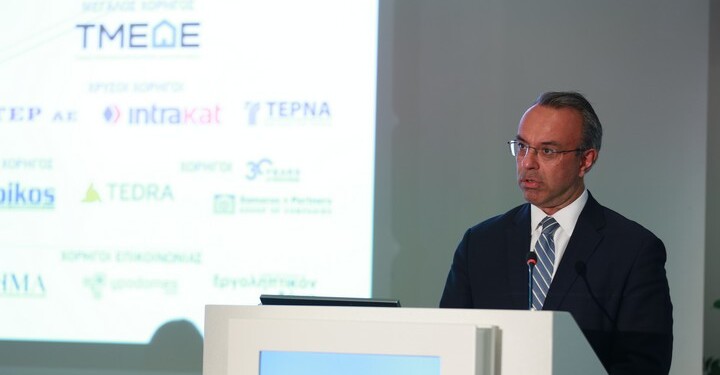 «Τις τελευταίες δεκαετίες ο τεχνικός – κατασκευαστικός κλάδος πρωταγωνιστεί στον εκσυγχρονισμό και την αναβάθμιση του συνόλου των υποδομών και μεταφορών της χώρας», τόνισε ο υπουργός Υποδομών και Μεταφορών Χρήστος Σταϊκούρας,