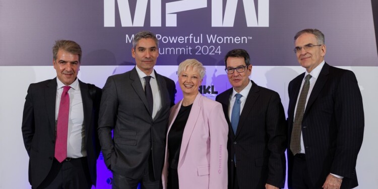 CEO MPW: Από αριστερά προς τα δεξιά: O κ. Σωτήρης Τριπολιτσιώτης Chief Information & Technology Officer της Παγκρήτιας Τράπεζας, ο  κ. Σεραφείμ Χρυσικός, Γενικός Διευθυντής Whole Sale της Παγκρήτιας Τράπεζας, η κυρία Ηρώ Φερεντίνου, Chief Operating & Transformation Officer της Παγκρήτιας Τράπεζας, ο κ. Αντώνης Βουράκης, Γενικός Διευθυντής Λιανικής-Wealth & Ψηφιακής Τραπεζικής Παγκρήτιας Τράπεζας, ο κ. Αντώνης Βαρθολομαίος, Διευθύνων Σύμβουλος της Παγκρήτιας Τράπεζας.