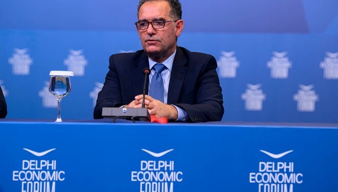 Την πρόωρη αποπληρωμή επιπλέον δανείων από την Ελλάδα προανήγγειλε ο επικεφαλής του ΟΔΔΗΧ κ. Τσάκωνας στο Οικονομικό Φόρουμ των Δελφών.