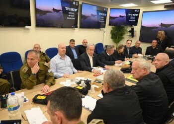 Καταιγιστικές είναι οι εξελίξεις σε διεθνές πολιτικό και διπλωματικό επίπεδο όσον αφορά την σύγκρουση στη Μέση Ανατολή, με τις ΗΠΑ και την ΕΕ να αξιοποιούν την κατάσταση προκειμένου να σφυρηλατήσουν και να ατσαλώσουν το μέτωπο υποστήριξης