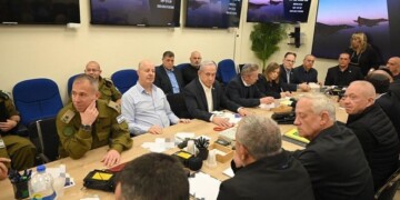 Καταιγιστικές είναι οι εξελίξεις σε διεθνές πολιτικό και διπλωματικό επίπεδο όσον αφορά την σύγκρουση στη Μέση Ανατολή, με τις ΗΠΑ και την ΕΕ να αξιοποιούν την κατάσταση προκειμένου να σφυρηλατήσουν και να ατσαλώσουν το μέτωπο υποστήριξης