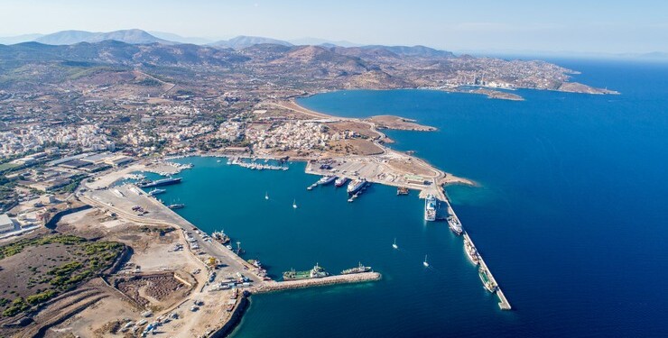 Οκτώ επενδυτικά σχήματα εκδήλωσαν ενδιαφέρον για την παραχώρηση τουλάχιστον του 50% του λιμένα του Λαυρίου, μεταξύ των οποίων η ΓΕΚ ΤΕΡΝΑ, Ισραηλινοί, Άραβες και Τούρκοι.