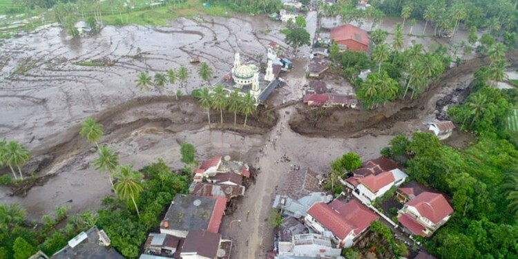 This handout aerial image taken and released by Indonesia's Disaster Mitigation Agency (BNPB) on May 12, 2024, shows the damaged area after flash floods and cold lava flow from a volcano in Tanah Datar, West Sumatra. At least 34 people have died and 16 more were missing after flash floods and cold lava flow from a volcano hit western Indonesia, a local disaster official said on May 12. (Photo by Handout / INDONESIA DISASTER MITIGATION AGENCY / AFP) / RESTRICTED TO EDITORIAL USE - MANDATORY CREDIT "AFP PHOTO / INDONESIA DISASTER MITIGATION AGENCY" - NO MARKETING NO ADVERTISING CAMPAIGNS - DISTRIBUTED AS A SERVICE TO CLIENTS