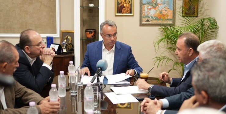 Τα σημαντικά οδικά, αρδευτικά, αντιπλημμυρικά, σιδηροδρομικά, λιμενικά και κτιριακά έργα που υλοποιούνται στην Περιφερειακή Ενότητα (Π.Ε.) Καβάλας παρουσίασε, σήμερα, ο υπουργός Υποδομών και Μεταφορών, Χρήστος Σταϊκούρας