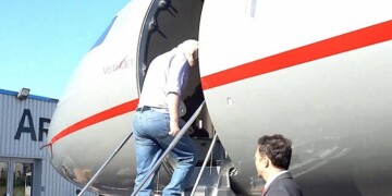 Σε μια ιστορικών διαστάσεων συμφωνία για την απελευθέρωσή του κατέληξε ο Τζουλιάν Ασάνζ με το υπoυργείο Δικαιοσύνης των ΗΠΑ, που θα του επιτρέψει να ζήσει ελεύθερος μετά από 11 χρόνια
