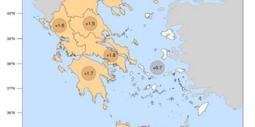 Ο χάρτης δείχνει τις αποκλίσεις της μέσης μέγιστης θερμοκρασίας τον Αύγουστο 2024 ανά γεωγραφικό διαμέρισμα.