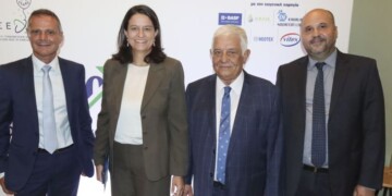 Νο1 – Διακρίνονται από αριστερά: Αρμόδιος Γιαννίδης Πρόεδρος ΣΕΧΒ, Νίκη Κεραμέως Υπουργός Εργασίας και Κοινωνικής Ασφάλισης, Παναγιώτης Σκαρλάτος Γενικός Διευθυντής ΣΕΧΒ, Αλέξανδρος Κατραούζος Β’ Αντιπρόεδρος Δ.Σ. ΣΕΧΒ