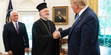 Η σχέση μεταξύ του Αρχιεπισκόπου Αμερικής Ελπιδοφόρου και του προέδρου των ΗΠΑ, Ντόναλντ Τραμπ, έπαιξε έναν ιδιαίτερο ρόλο στη διαμόρφωση των ελληνοαμερικανικών σχέσεων.