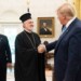 Η σχέση μεταξύ του Αρχιεπισκόπου Αμερικής Ελπιδοφόρου και του προέδρου των ΗΠΑ, Ντόναλντ Τραμπ, έπαιξε έναν ιδιαίτερο ρόλο στη διαμόρφωση των ελληνοαμερικανικών σχέσεων.