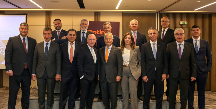 Η εκτελεστική επιτροπή της Optima bank και οι CEOs των θυγατρικών της.