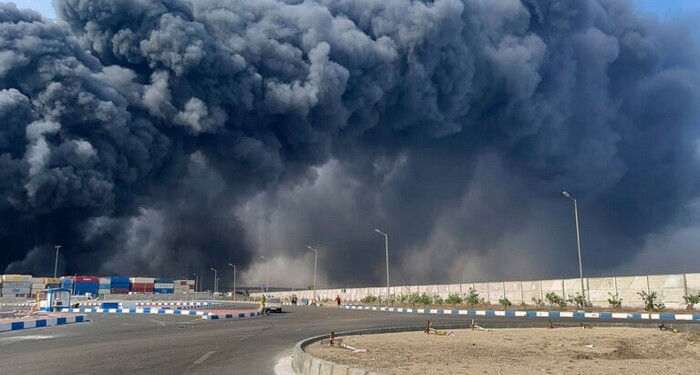 In this photo provided by Iranian Students' News Agency, ISNA, a black smoke rises in the sky after a massive explosion rocked a port near the southern port city of Bandar Abbas, Iran, Saturday, April 26, 2025. (Razieh Pudat/ISNA via AP)