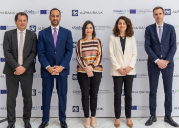 Νίκος Νεζερίτης (Chief of Corporate and Investment Banking της Alpha Bank), Διομήδης Δορκοφίκης (Partner της Foresight Group), Εύη Ζαχαριά (Προϊσταμένη Γενικής Διεύθυνσης Δανειακής Στήριξης του ΤΑΑ), Ελένη Δημητρακοπούλου (Managing Director των Επενδύσεων Ενεργειακής Μετάβασης της Mirova), Θεοφάνης Στάμου (Power and Utilities Director της Alpha Bank)