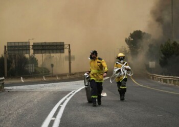 Israeli firefighters work to extinguish a forest fire burning near Jerusalem, Wednesday, April 30, 2025. (AP Photo/Mahmoud Illean)