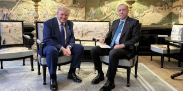 Βατερλώ Μητσοτάκη στο NATO: Τα 25 δισ. δεν εξασφάλισαν ούτε χειραψία με Τραμπ