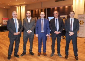 Νίκος Βέττας Γενικός Διευθυντής ΙΟΒΕ, Καθηγητής στο Οικονομικό Πανεπιστήμιο Αθηνών (ΟΠΑ), Ηλίας Στρουσίδης Πρόεδρος ΠΑΣΥΔΙΠ, Κωνσταντίνος Ριζάκος Πρόεδρος ΜΒΑ Ηellas, Γιώργος Μανιάτης Υπεύθυνος Έρευνας Κλαδικών Μελετών IOBE, Χρήστος Βασιλάκος Διευθυντής Τομέα Βιομηχανίας, Ενέργειας & Πράσινης Μετάβασης, ΣΕΒ