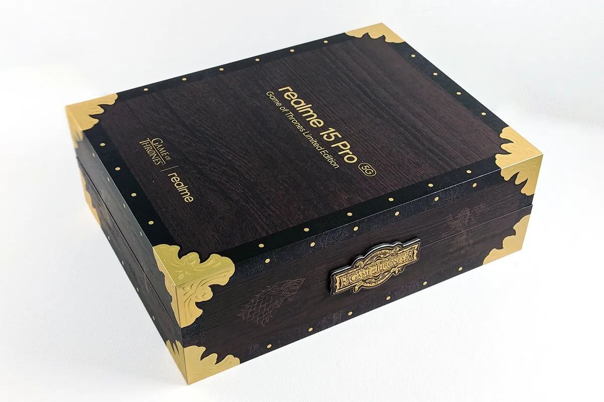 Realme 15 Pro 5G Game of Thrones Limited Edition: Οι δράκοι πάνε δουλειά και... σχολείο! Και προκαλούν...