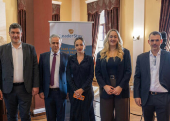 Ορέστης Ιορδάνογλου reservations manager, Γιώργος Τσικανδυλάκης ceo, Λένια Μαυρίκου Contracts Manager Zakynthos Lefkada, Μαρίνα Μαρκάκη revenue manager, και Νίκος Πασπαλάκης co-founder.