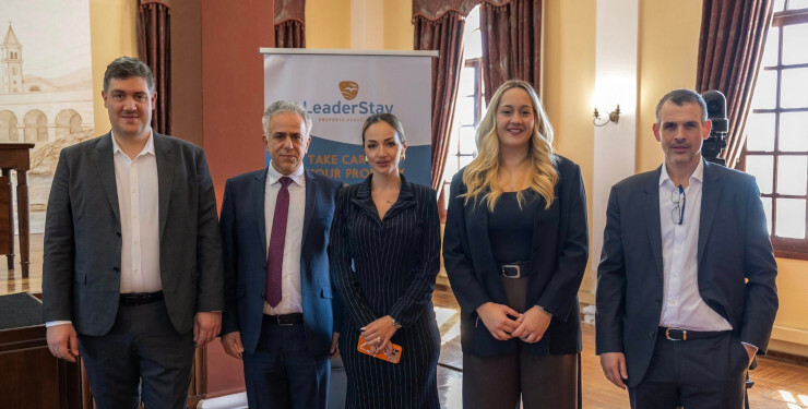 Ορέστης Ιορδάνογλου reservations manager, Γιώργος Τσικανδυλάκης ceo, Λένια Μαυρίκου Contracts Manager Zakynthos Lefkada, Μαρίνα Μαρκάκη revenue manager, και Νίκος Πασπαλάκης co-founder.